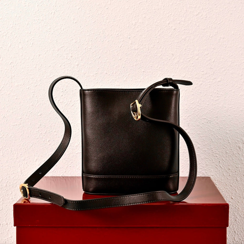 Gucci 73 Series Horsebit Bucket Bag-833665