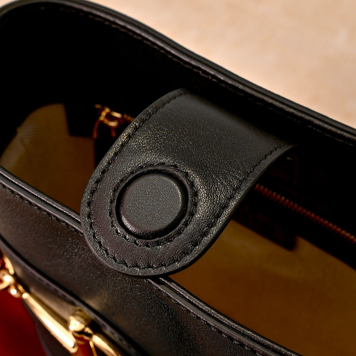 Gucci 73 Series Horsebit Bucket Bag-833665