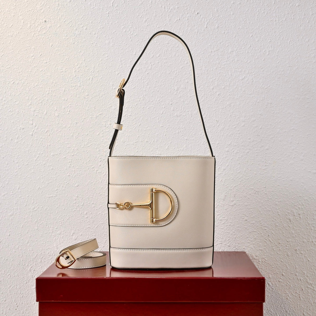 Gucci 73 Series Horsebit Bucket Bag-833665