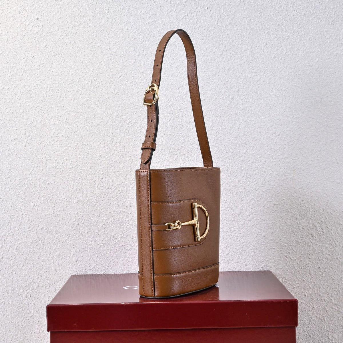 Gucci 73 Series Horsebit Bucket Bag-833665